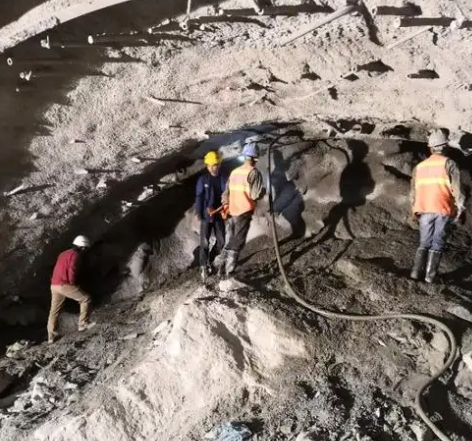 肃州隧道拱顶带模注浆料，微膨胀注浆料的特点及施工工艺